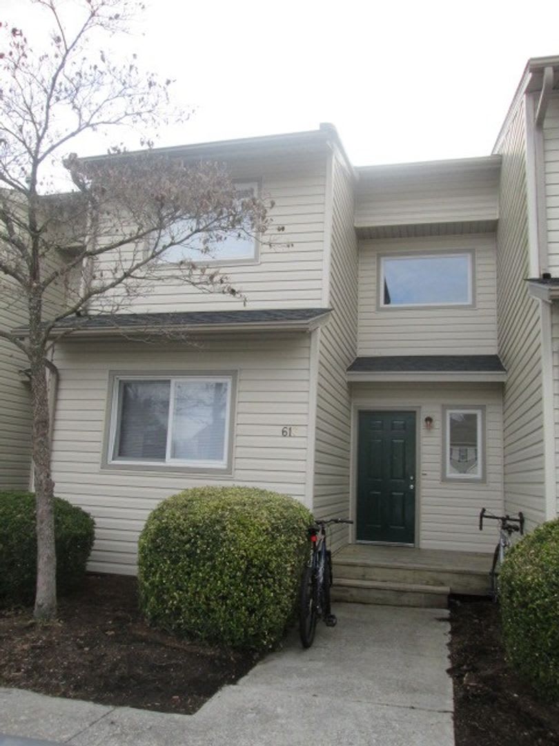4 Bedroom 2.5 Bath Townhouse – photo 1