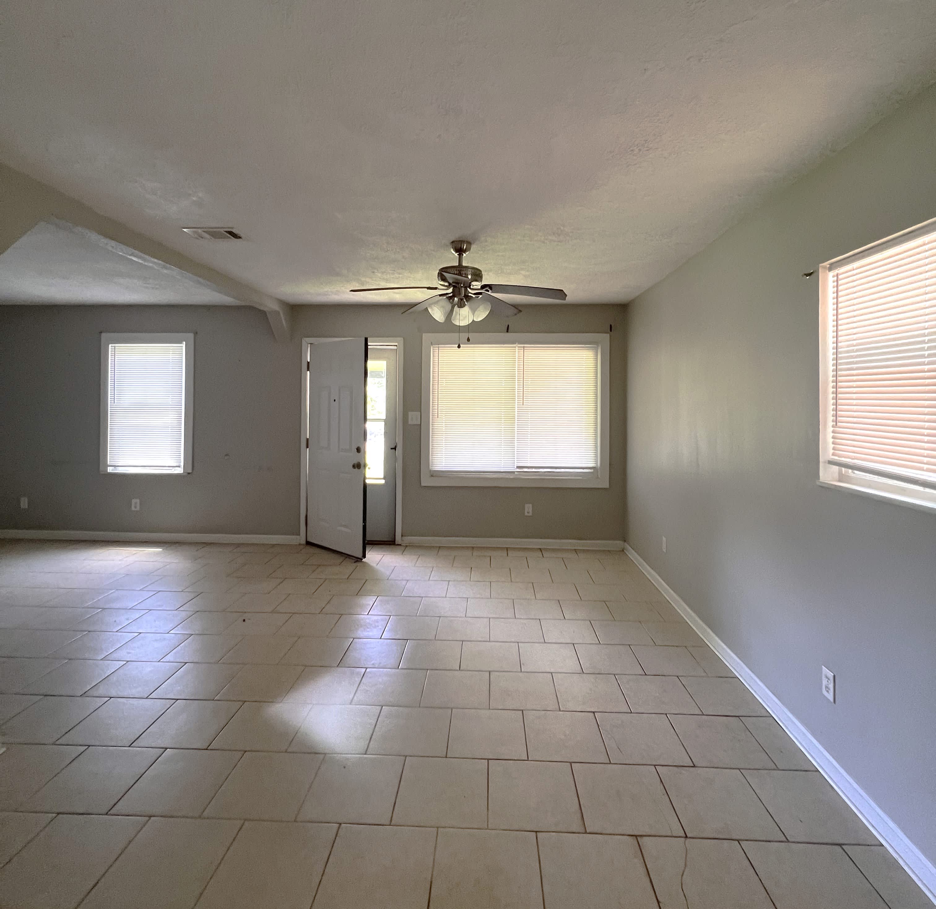 1112 Westwood Dr – photo 4