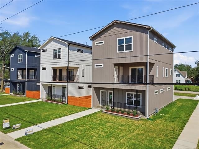 204 W Houston Street – photo 1