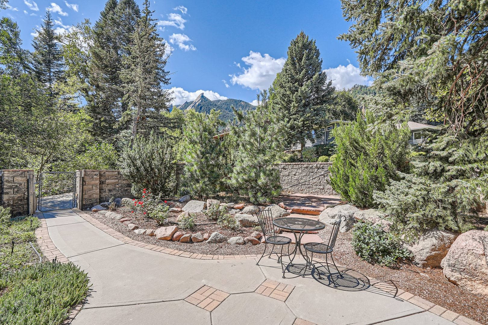 Beautiful 2 BDR Gate to the Foothills – photo 5