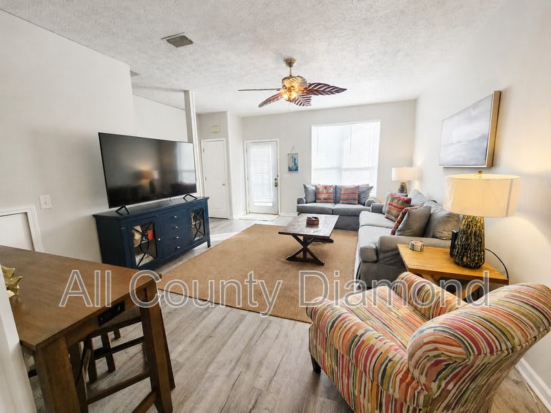 5726 Beach Dr – photo 2