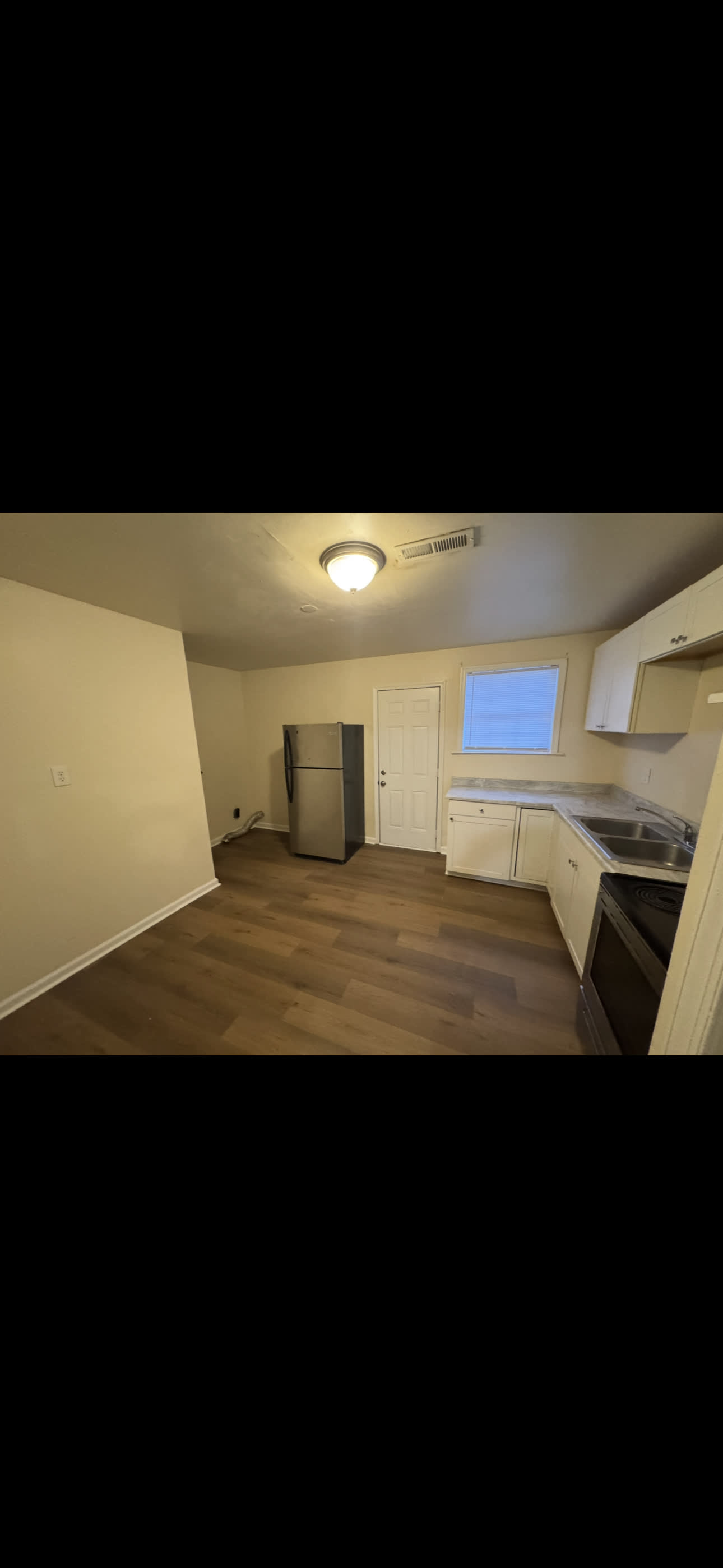 646 46th St – photo 4