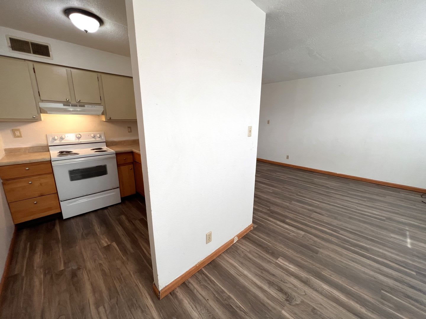 Freshly Renovated 1 Bedroom 1 Bath Unit – photo 5