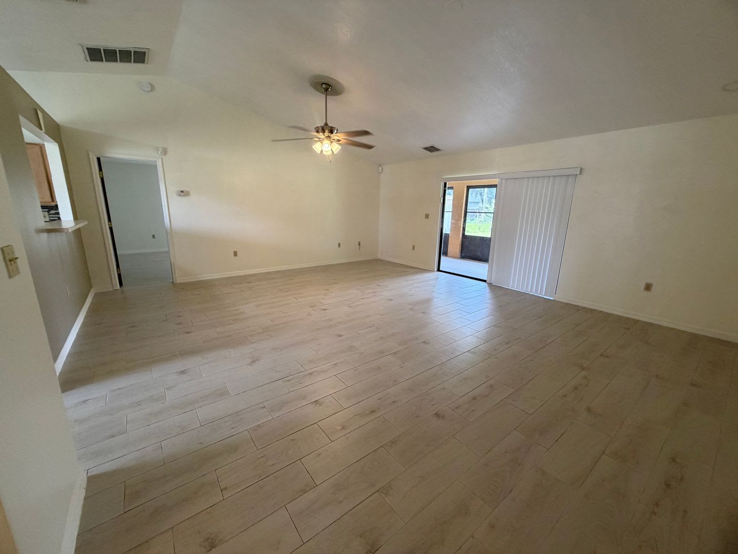 Peaceful Cul-de-Sac Living with a Spacious Backyard! – photo 4