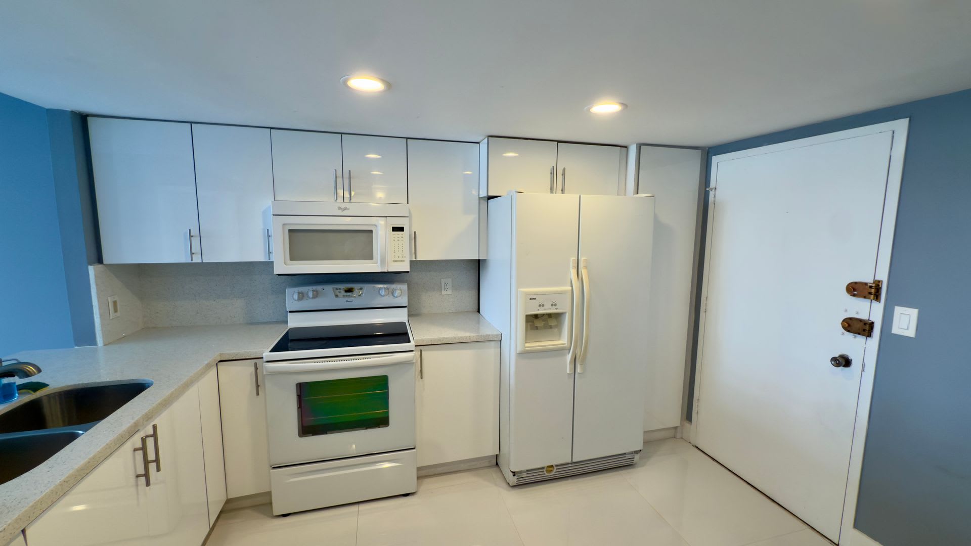 Spacious One Bedroom Two Bath Condo with Parking at Buckley Towers in North Miami Beach – photo 4