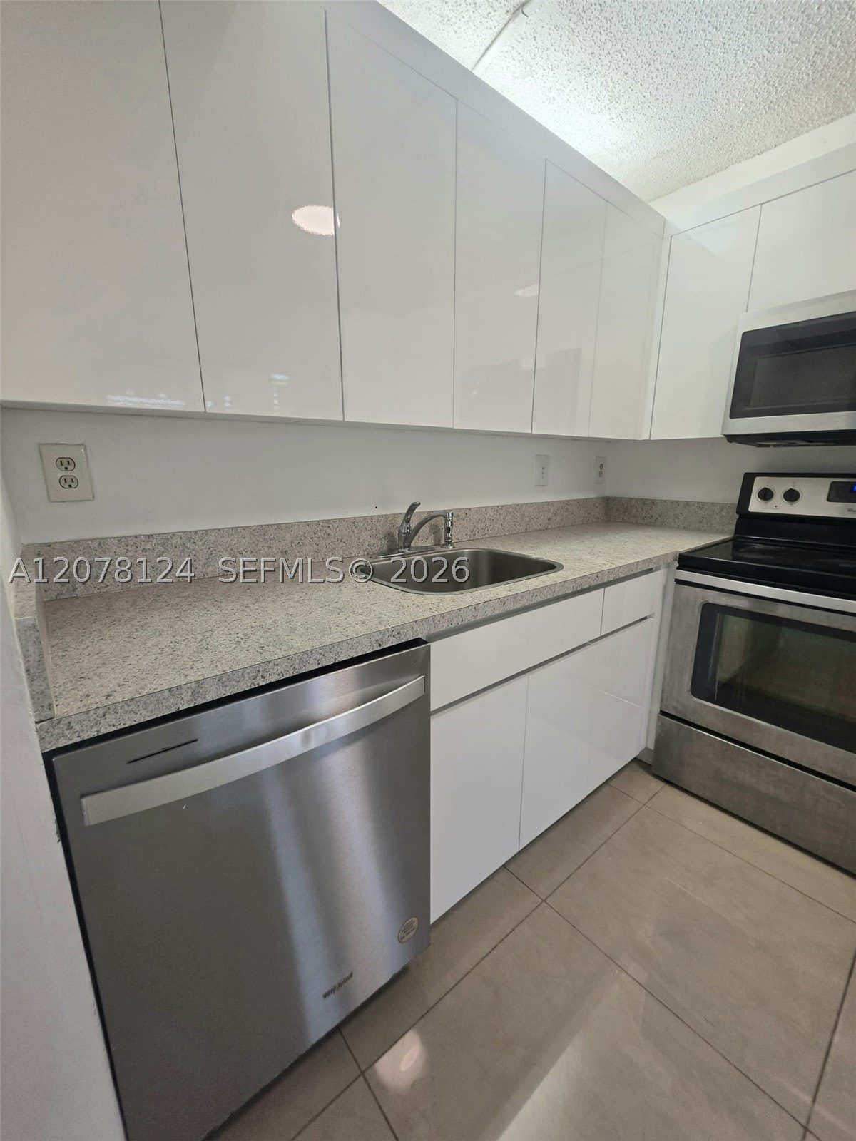 20105 NE 3rd Ct – photo 2