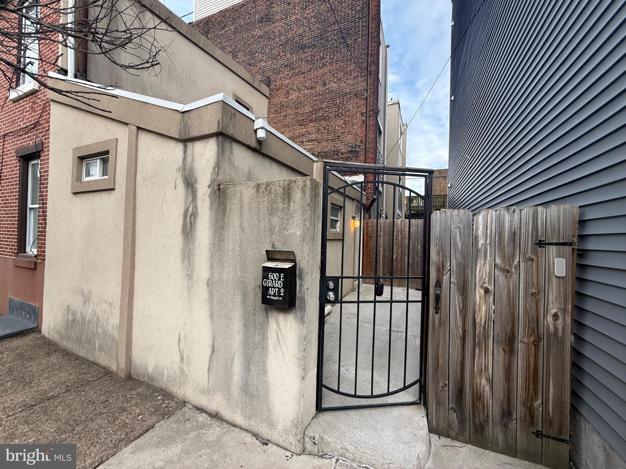 600 E GIRARD Avenue – photo 2