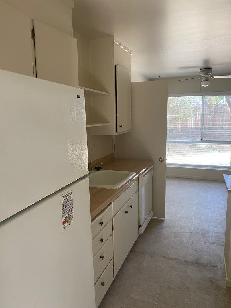 3 Bdrm/2 Bath Home Close to Downtown & Shopping-$500 Off 1st Month's Rent – photo 5
