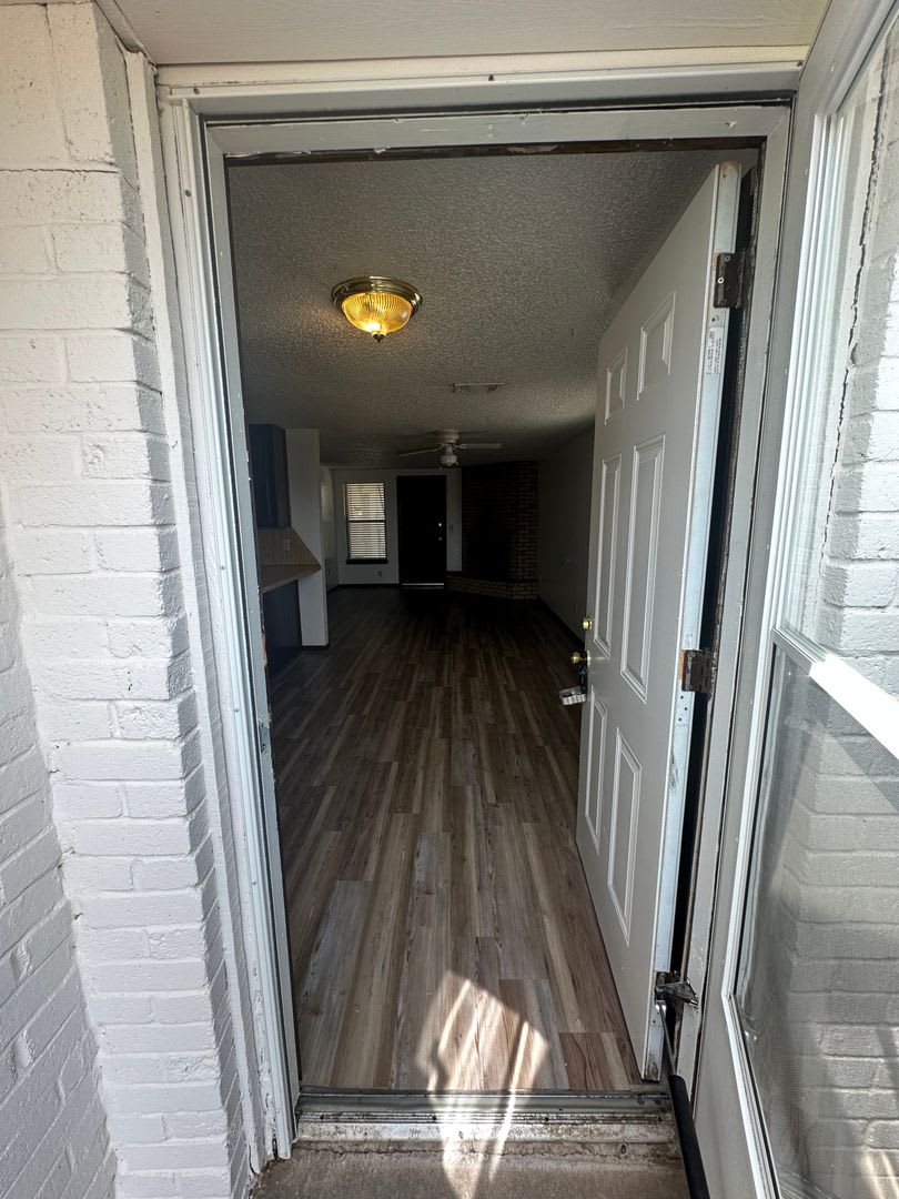 2 bed, 2 bath, Duplex with 1 car garage – photo 3
