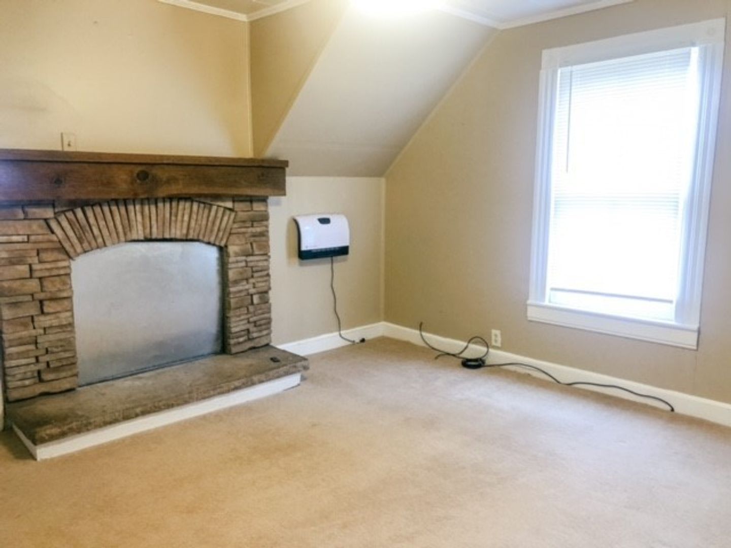 Beautiful 1 bedroom, 1 bath farmhouse with BONUS ROOM – photo 5