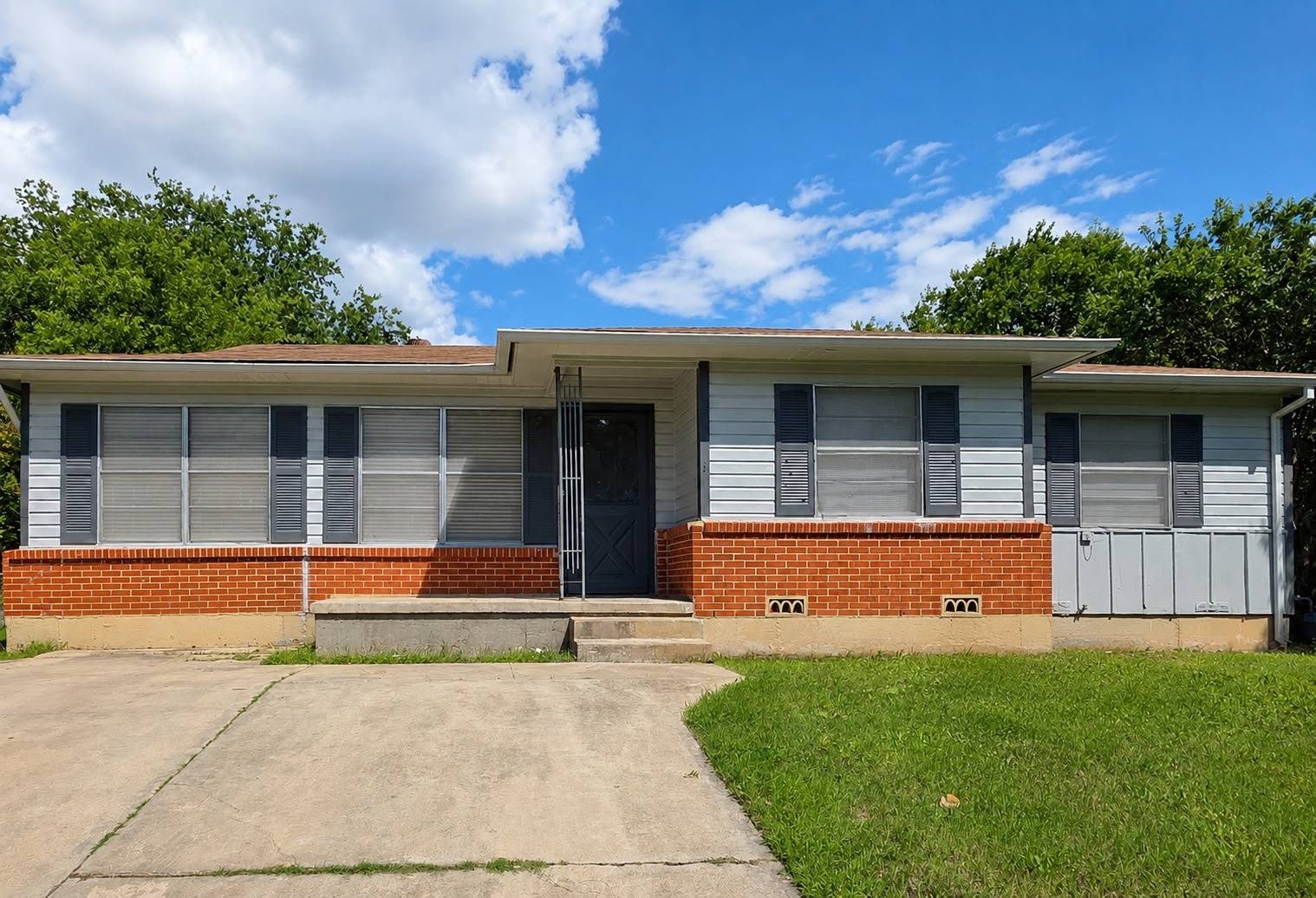 1204 Connell Drive – photo 1