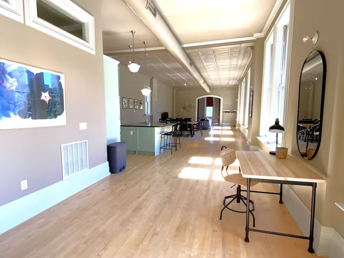 2000 Sq./Ft. Upper Floor Unit in Heart of Downtown MKE – photo 2