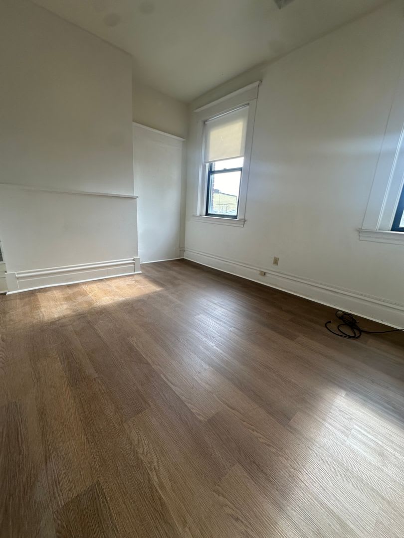 East Carson Street 3 Bedroom Available Sept – photo 5