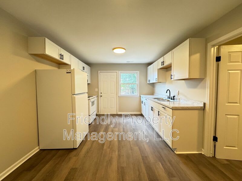 1050 File St – photo 2