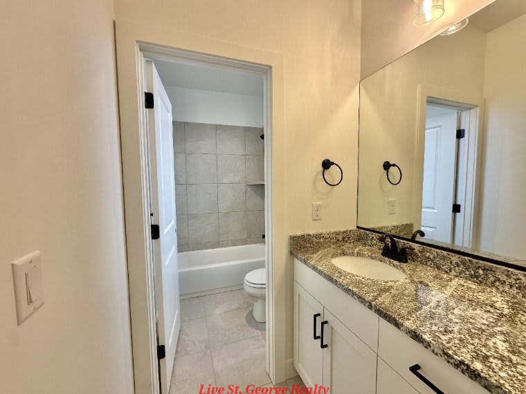 320 N 2470 W – photo 4