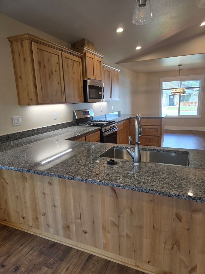 3 bed 2 bath Home for Rent in Grants Pass – photo 5