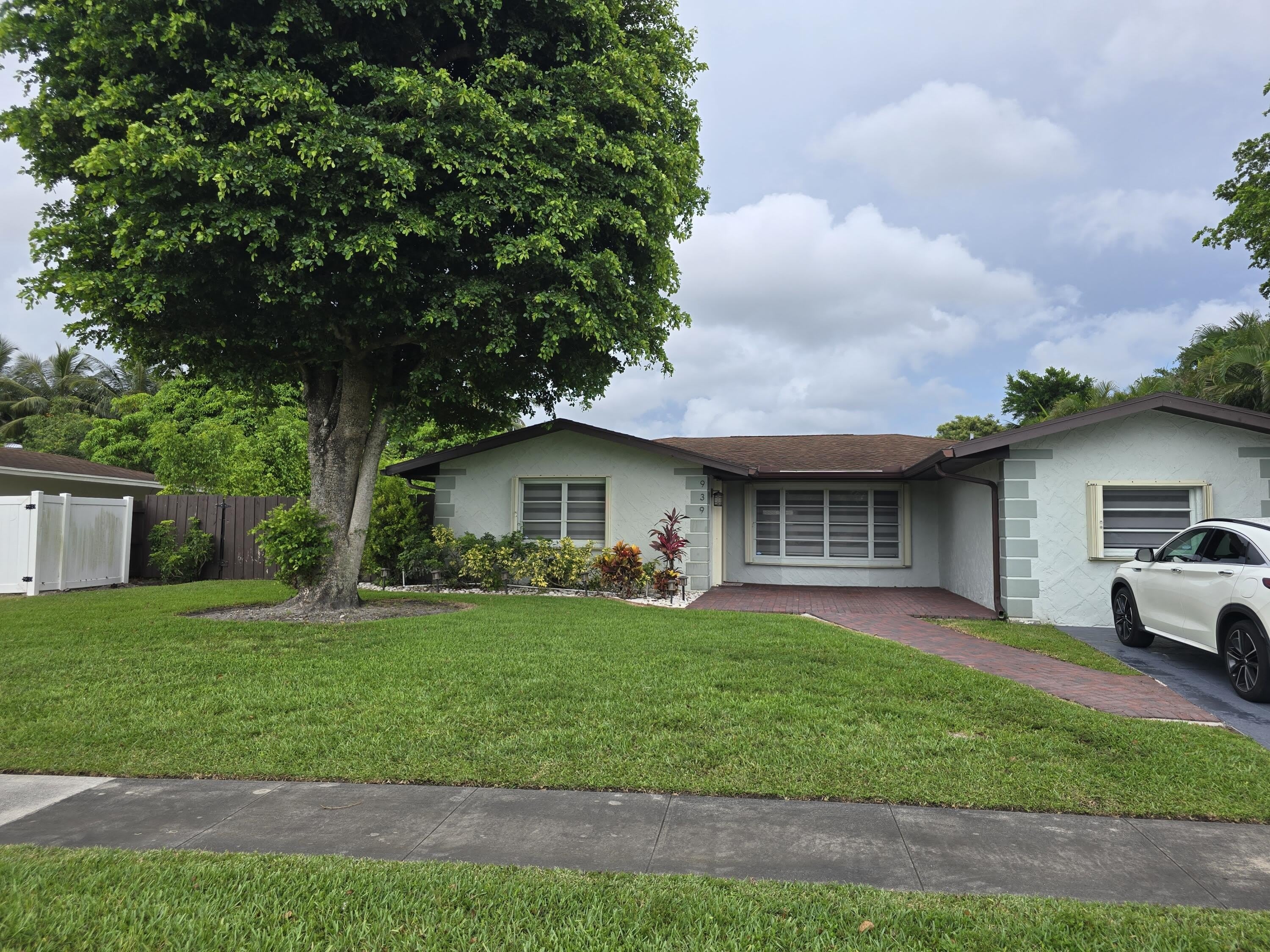 939 Hibiscus Drive – photo 1