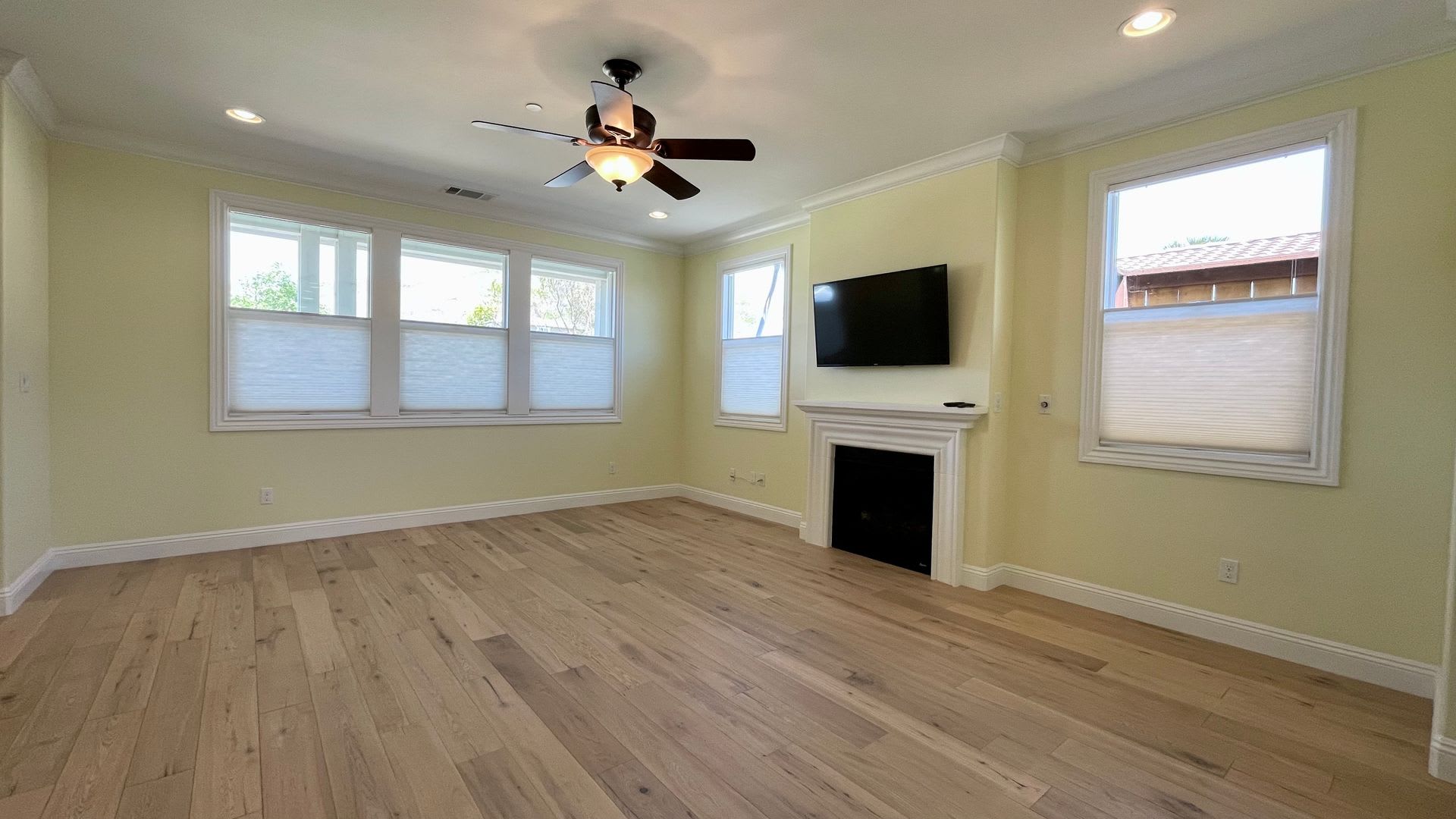 Exceptionally Maintained Newer Single Level 3 Bedroom Home With Air Conditioning In Serra Meadows – photo 4