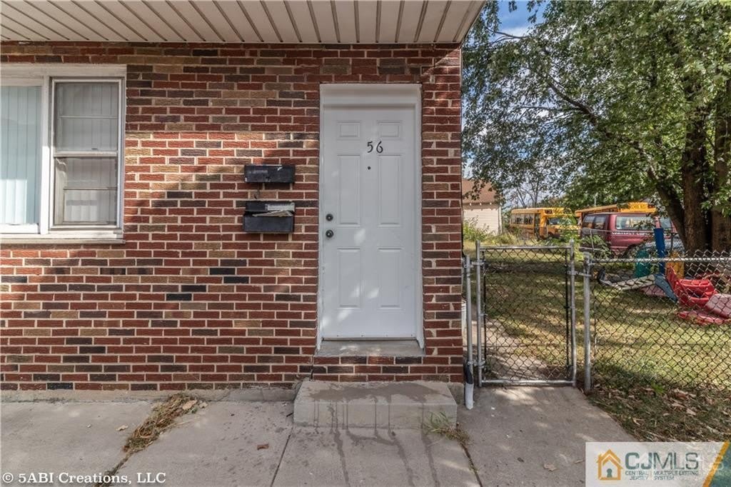 556 Roosevelt Avenue – photo 3