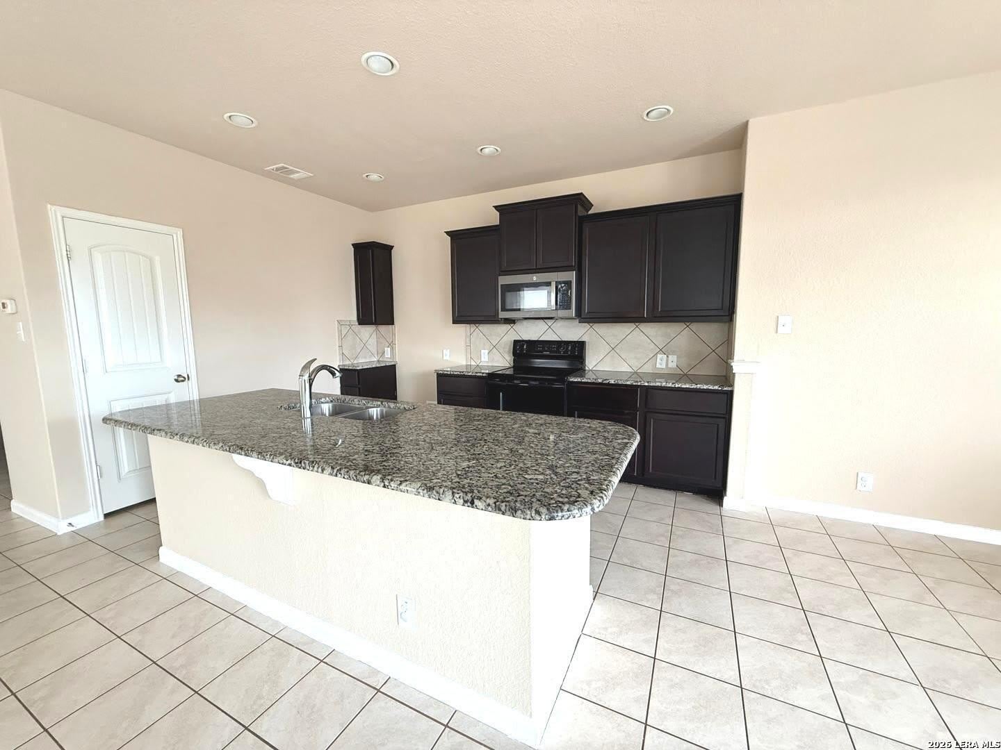 474 CENTINELA ST – photo 2
