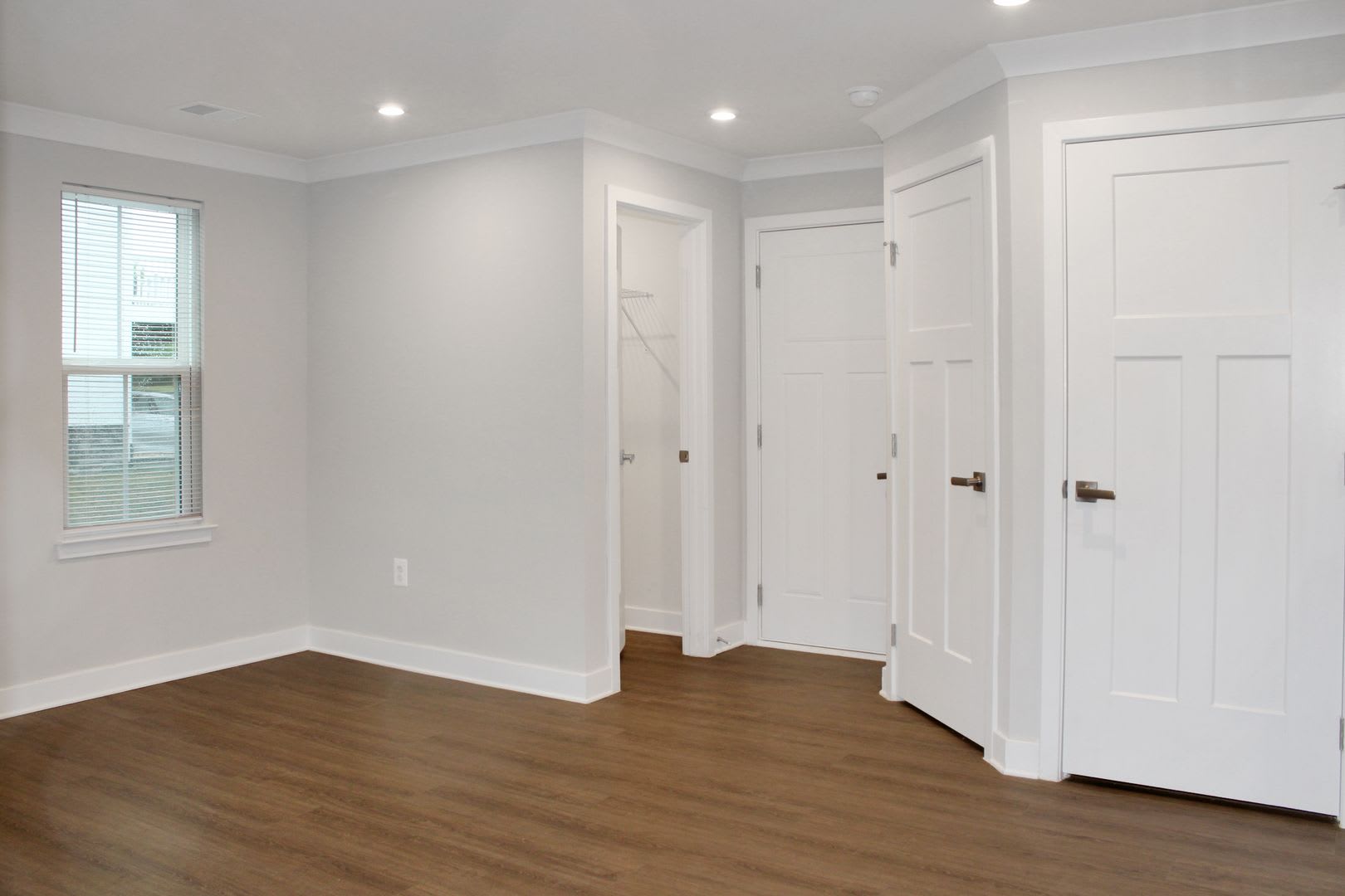 End-unit Townhouse with mountain views – photo 4