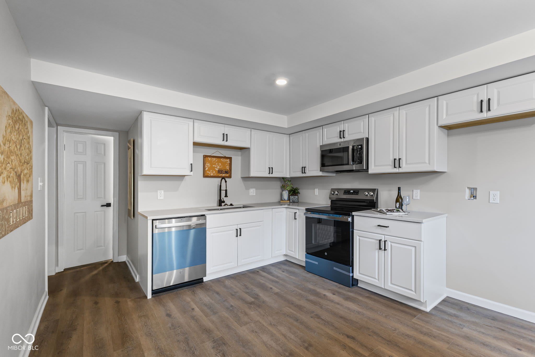 111 W Southern Avenue – photo 4