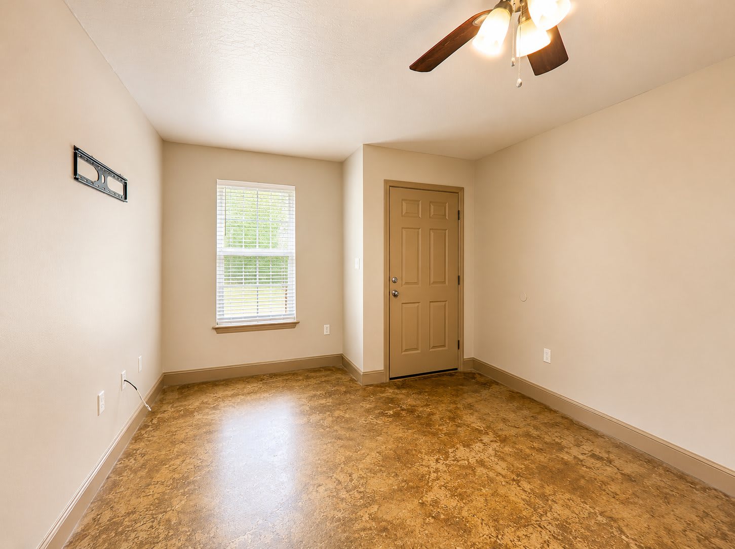 10 Nwr Ln Apt D – photo 2
