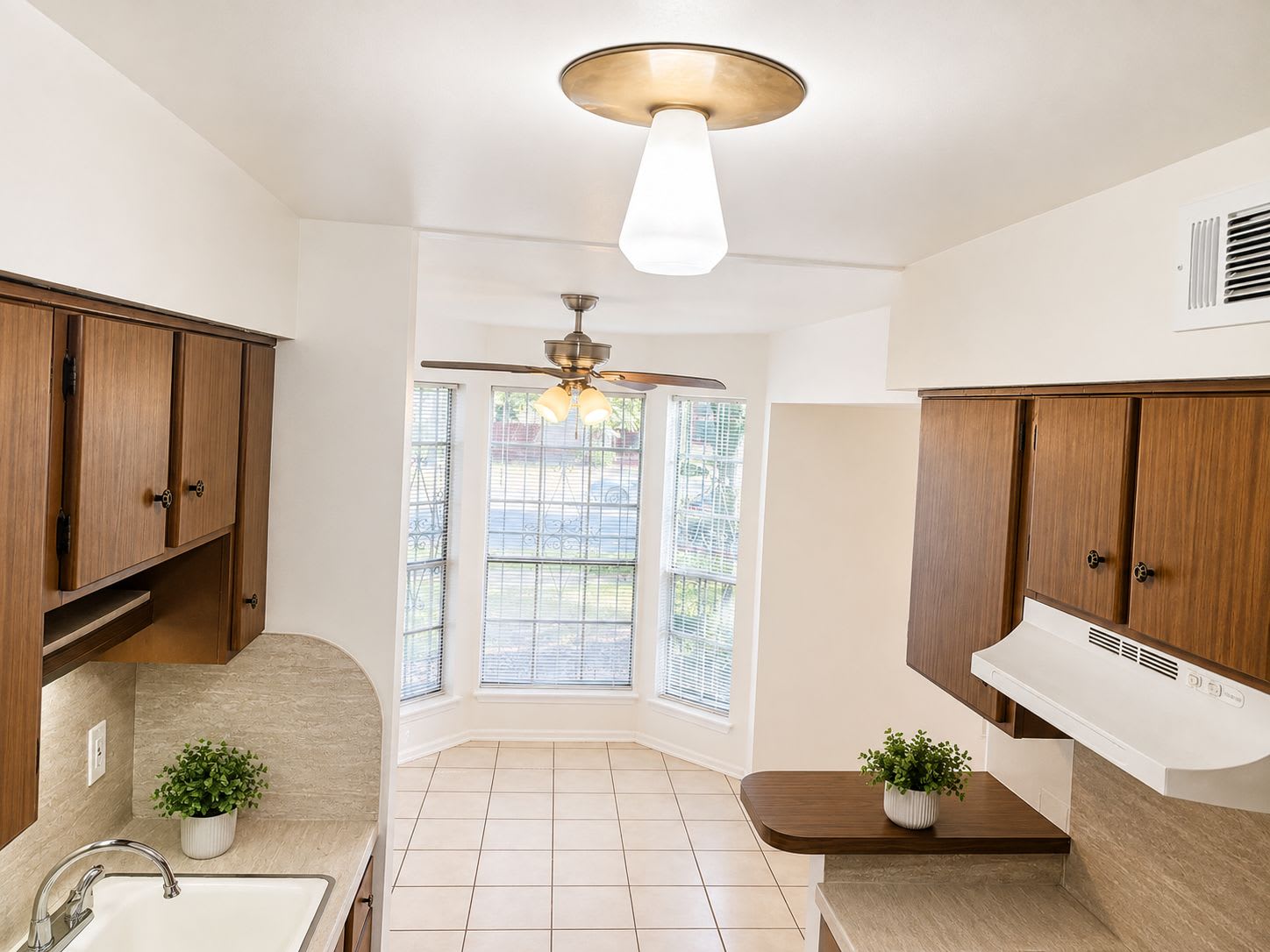 215 West Mistletoe Avenue – photo 5
