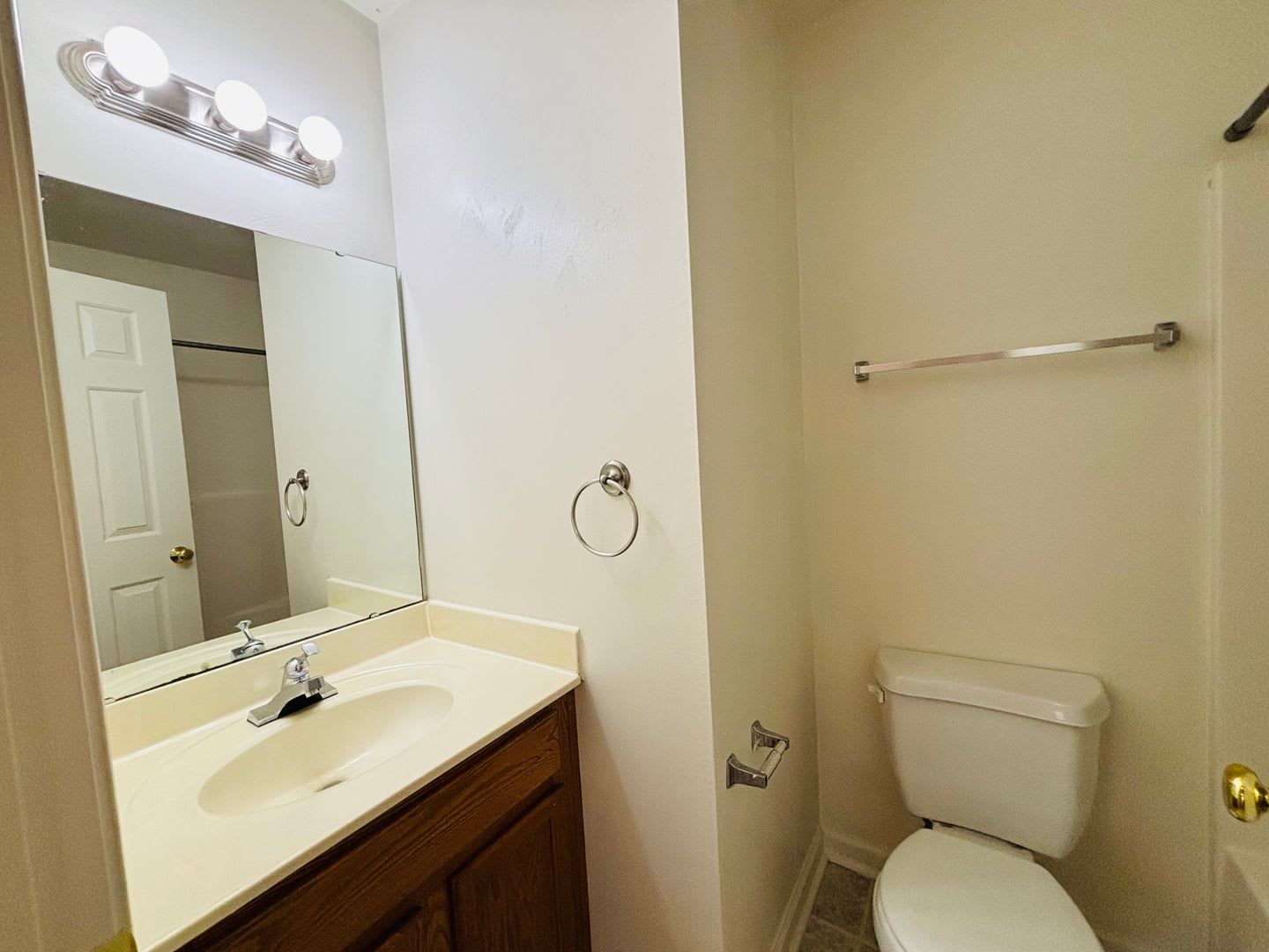 3 Bedroom 2.5 Bath Townhouse – photo 2
