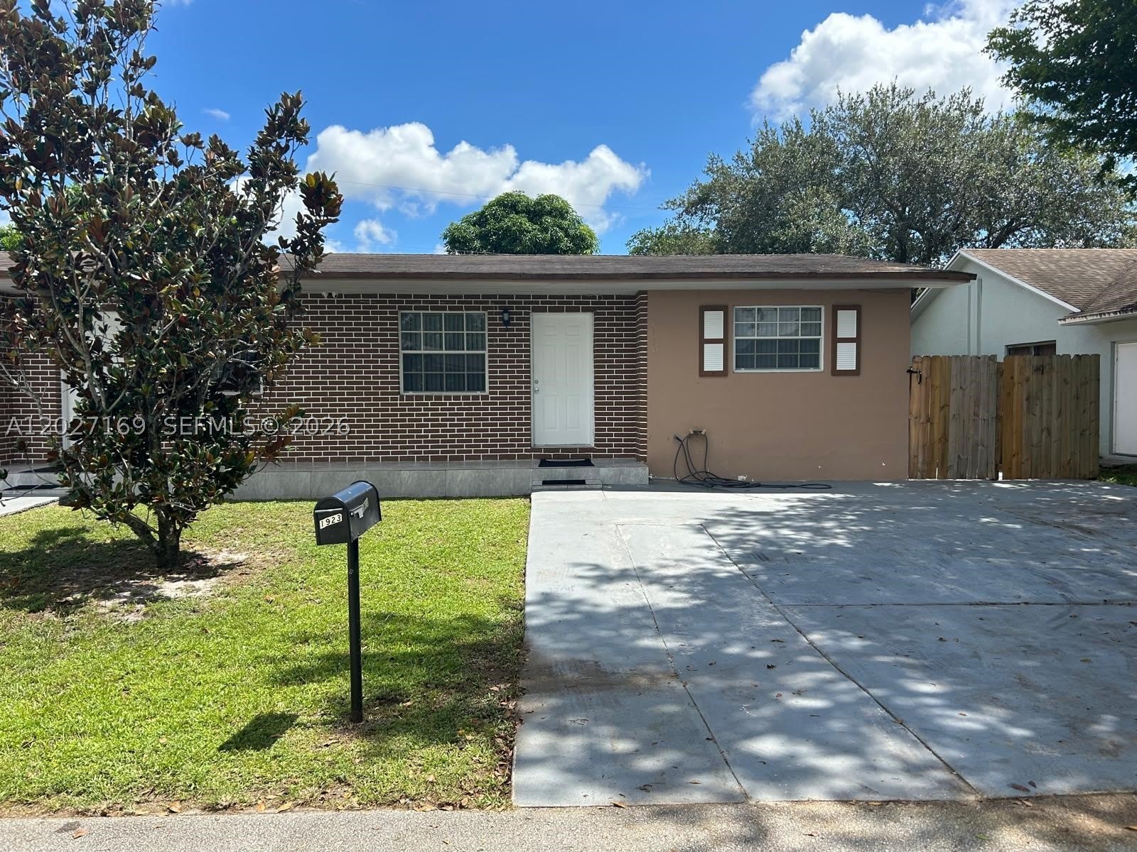 1923 Sw 99Th Ter – photo 1
