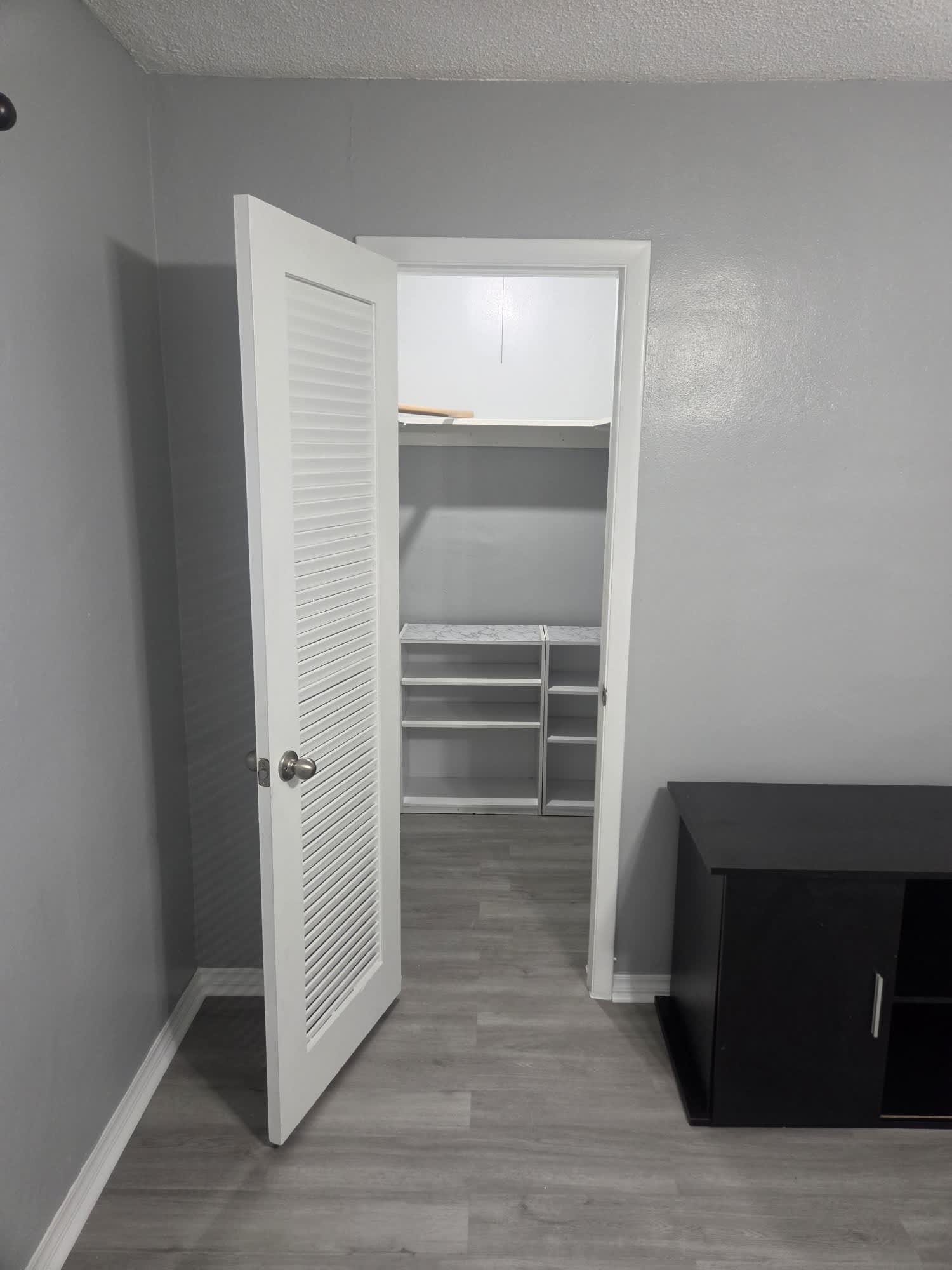 2031 Dewey St – photo 1