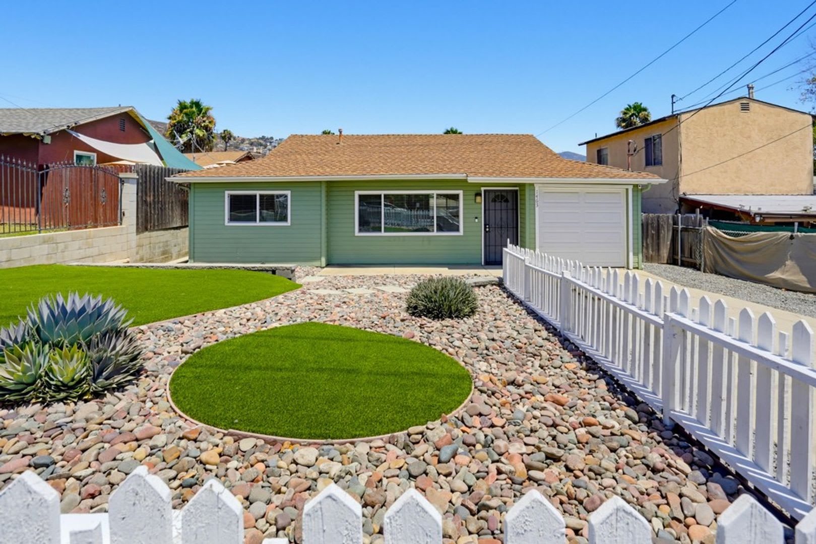 Beautifully Updated 3-Bedroom Home with Large Yard, Garage & Included Appliances! – photo 2