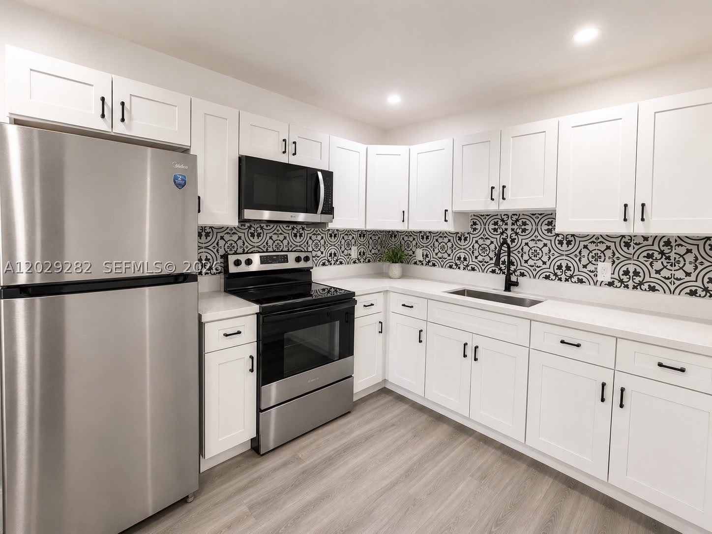 900 NW 8th Ave – photo 1