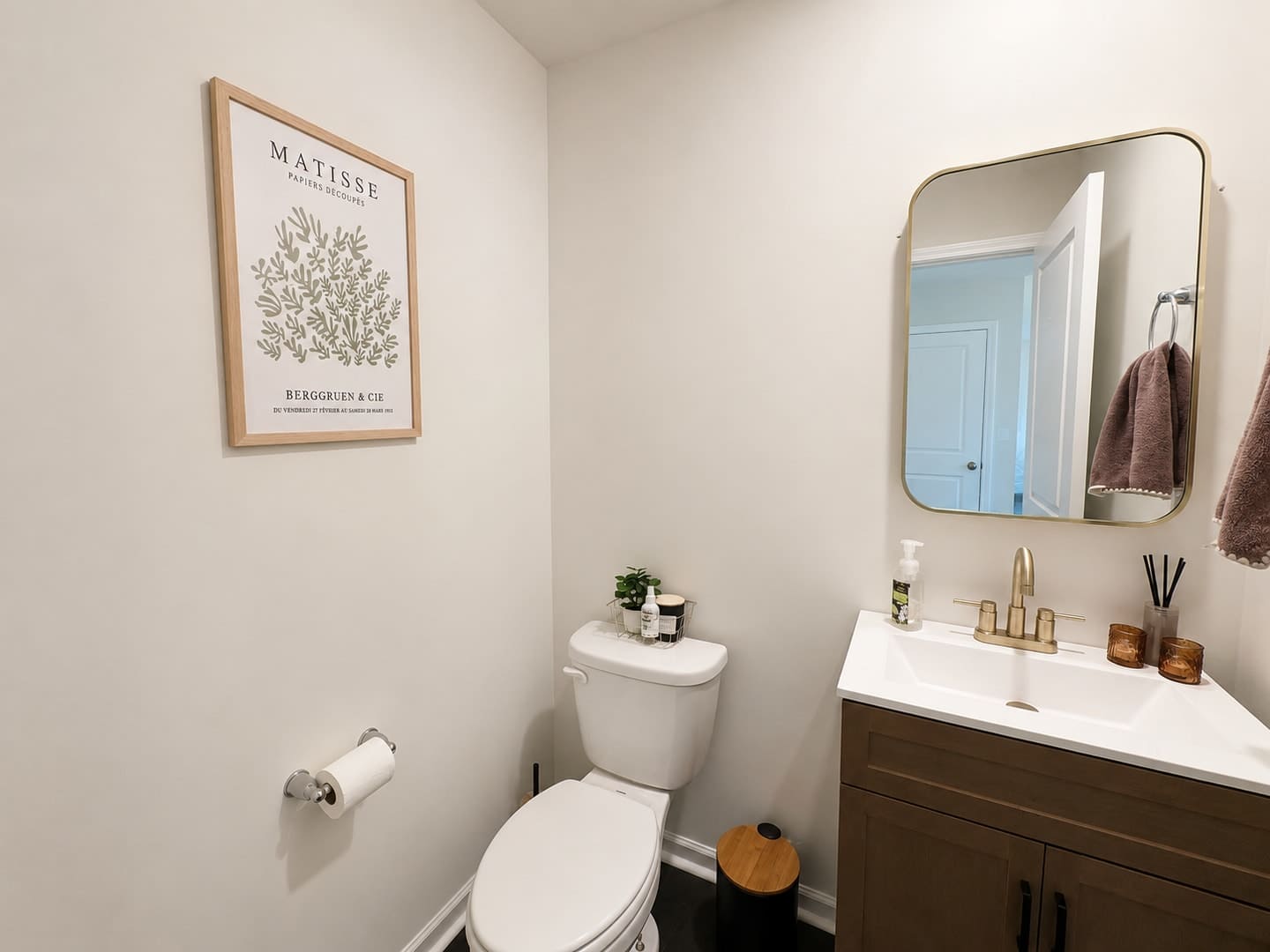 Welcome to 121 Roofcroft Lane – Spacious Living with Modern Style! – photo 5