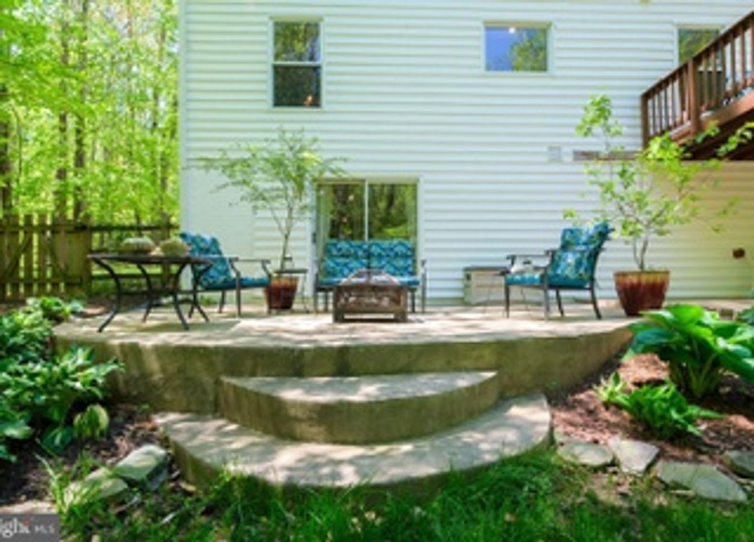 6 BEDROOM -MAGNIFICENT 10 ACRES OF PRIVACY – photo 4