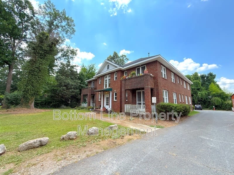 2108 E 7th St #3 – photo 1