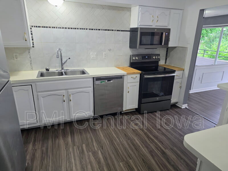 1100 50Th Street – photo 4