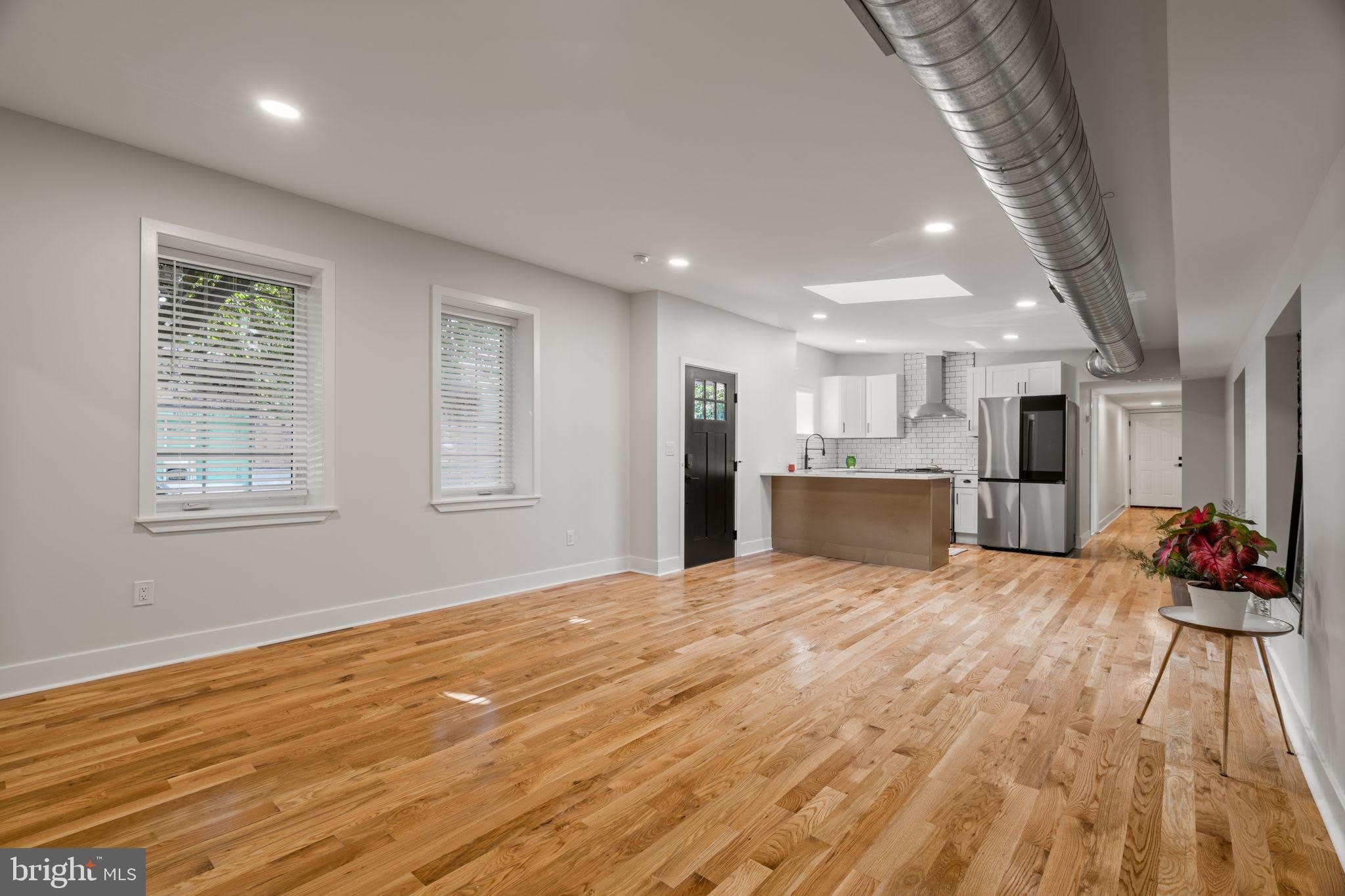 1629 EYRE Street – photo 4