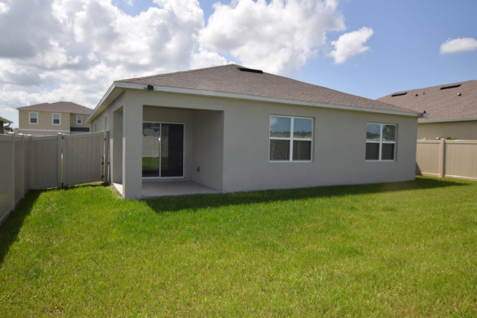 4 Bedroom, 2 bath Single Family Home at 5215 Mahogany Drive, Mount Dora, FL 32757 – photo 4