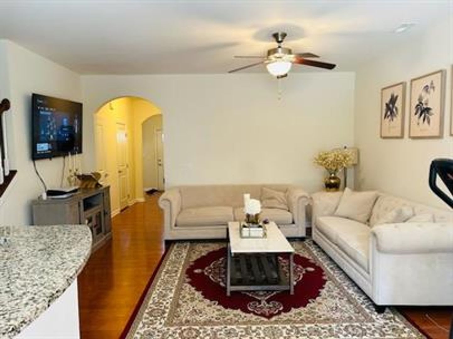 Spacious 3 Bedroom Townhome – photo 3