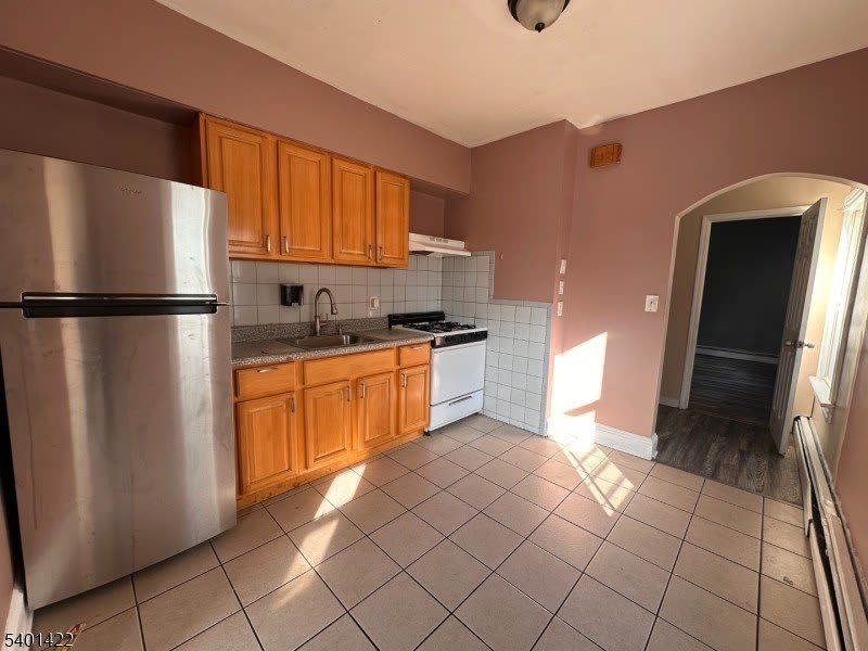 748 Trumbull St – photo 3