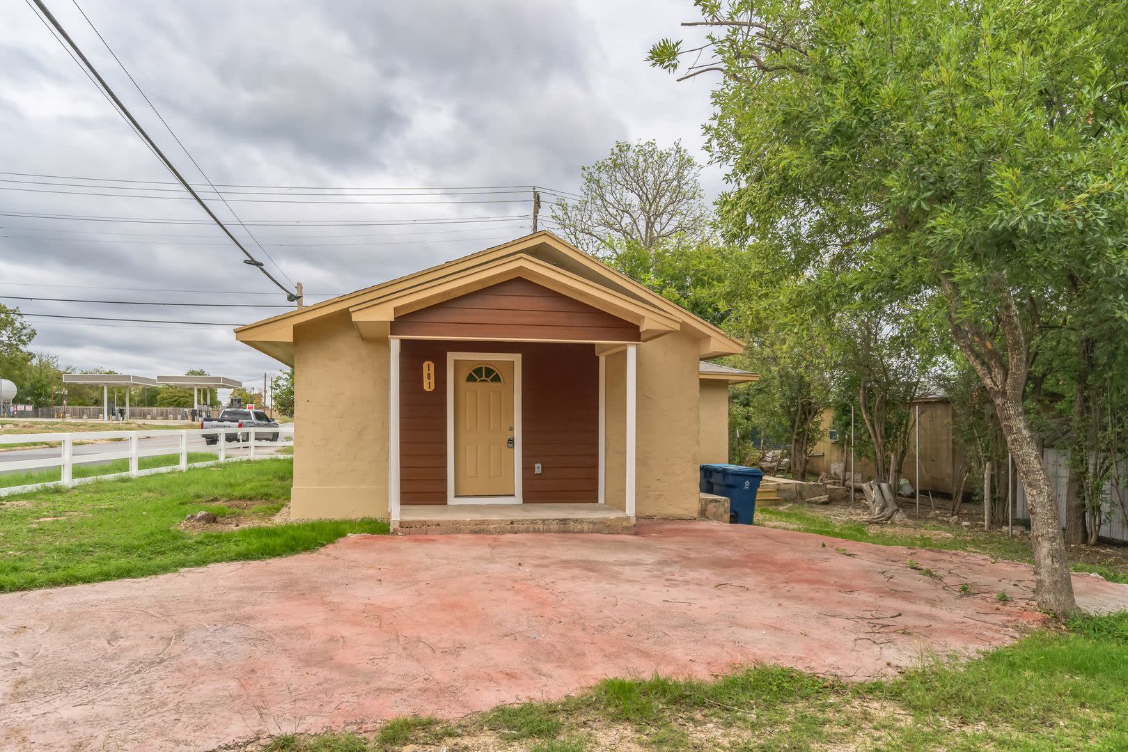For Lease – 2 Bedroom, 1 Bath Corner Home in Kerrville, TX – photo 4
