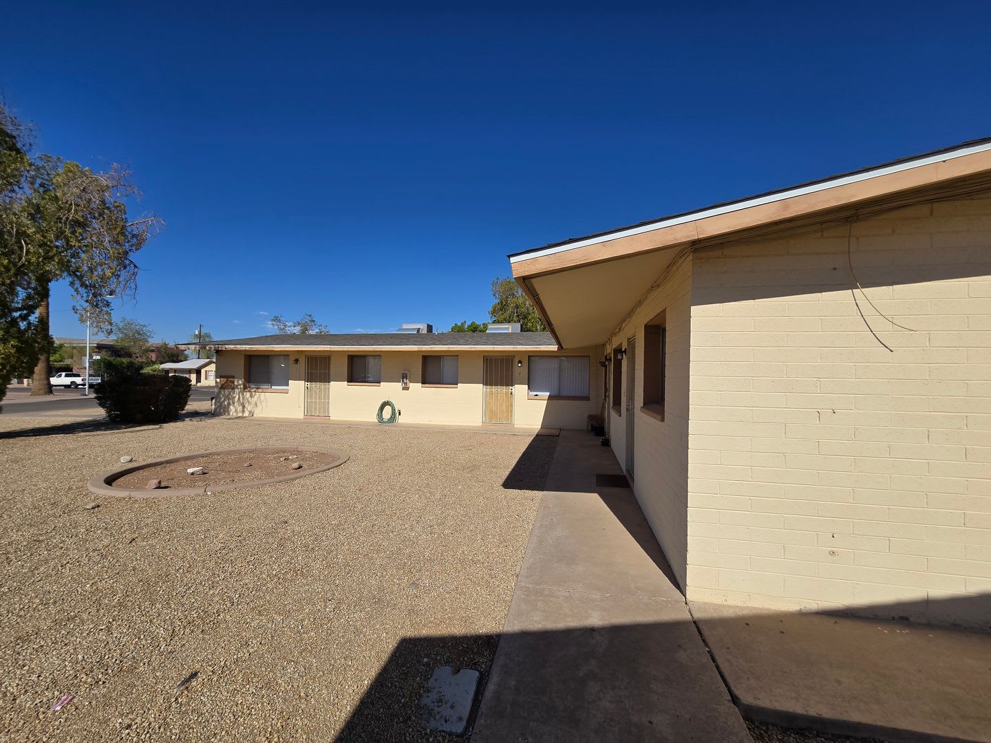 Great Location! Remodeled 1 bed 1 bath – photo 3