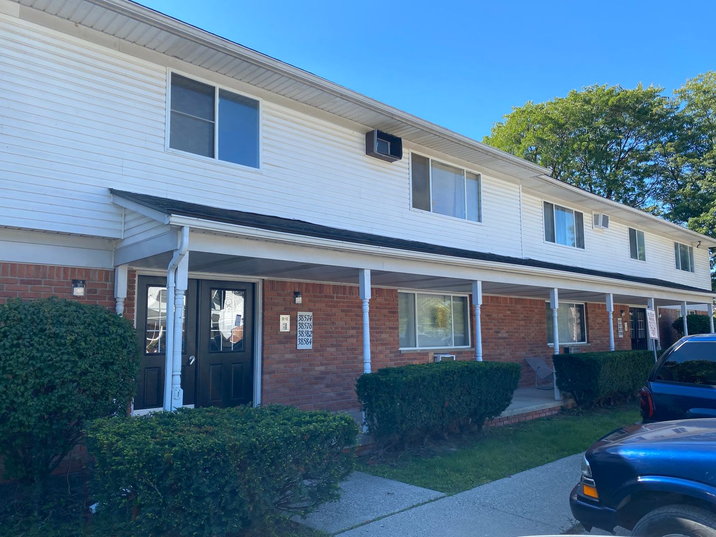 2 Bedroom Condo in Clinton Township – photo 2