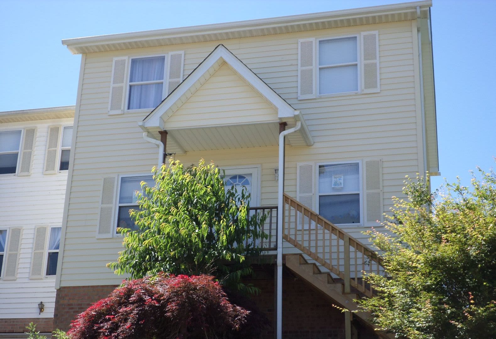 3 Bedroom 2.5 Bath 1 Car Garage Duplex – photo 2