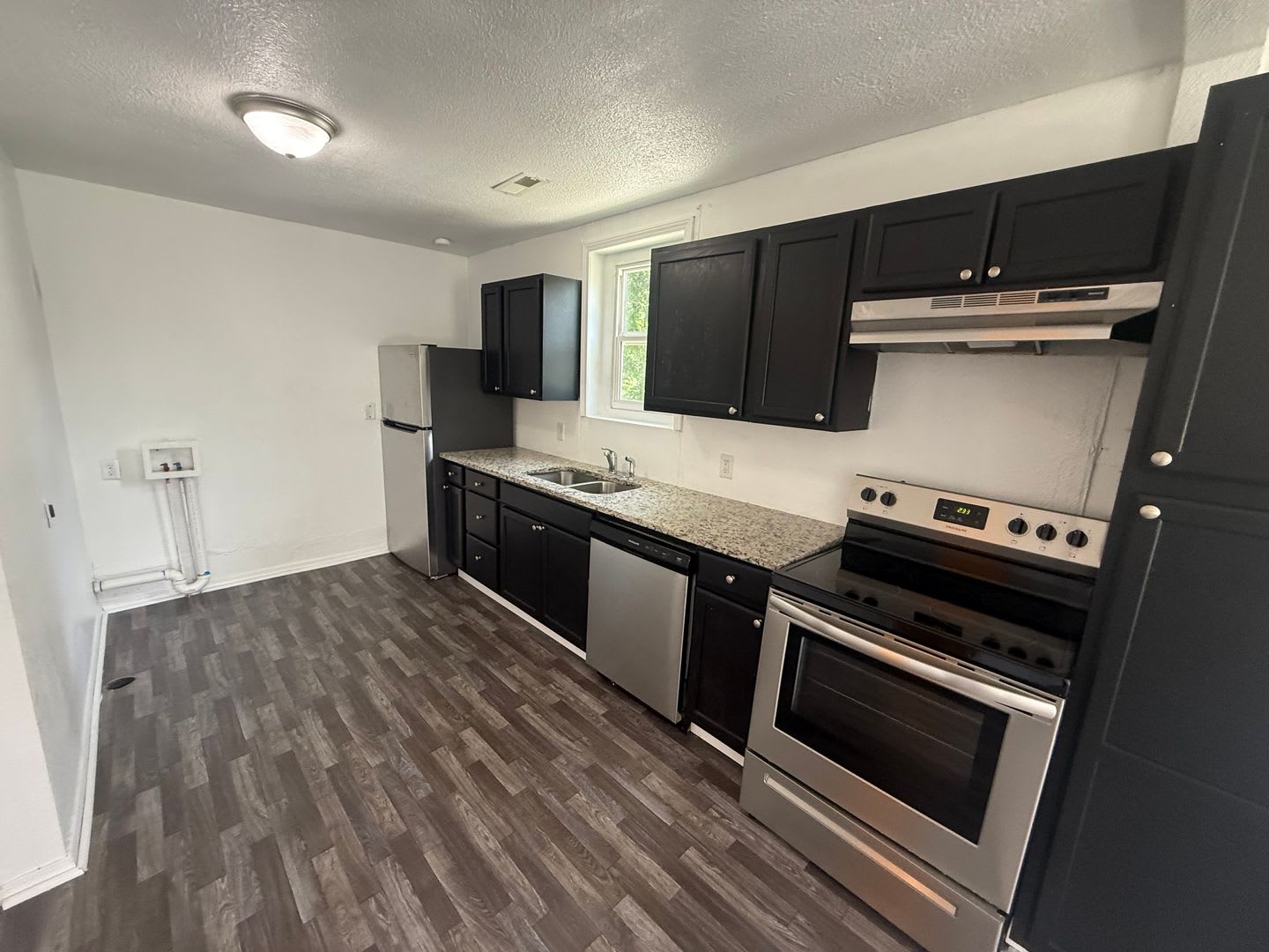 Recently Remodeled 2 Bedroom 1 Bathroom Home – photo 4