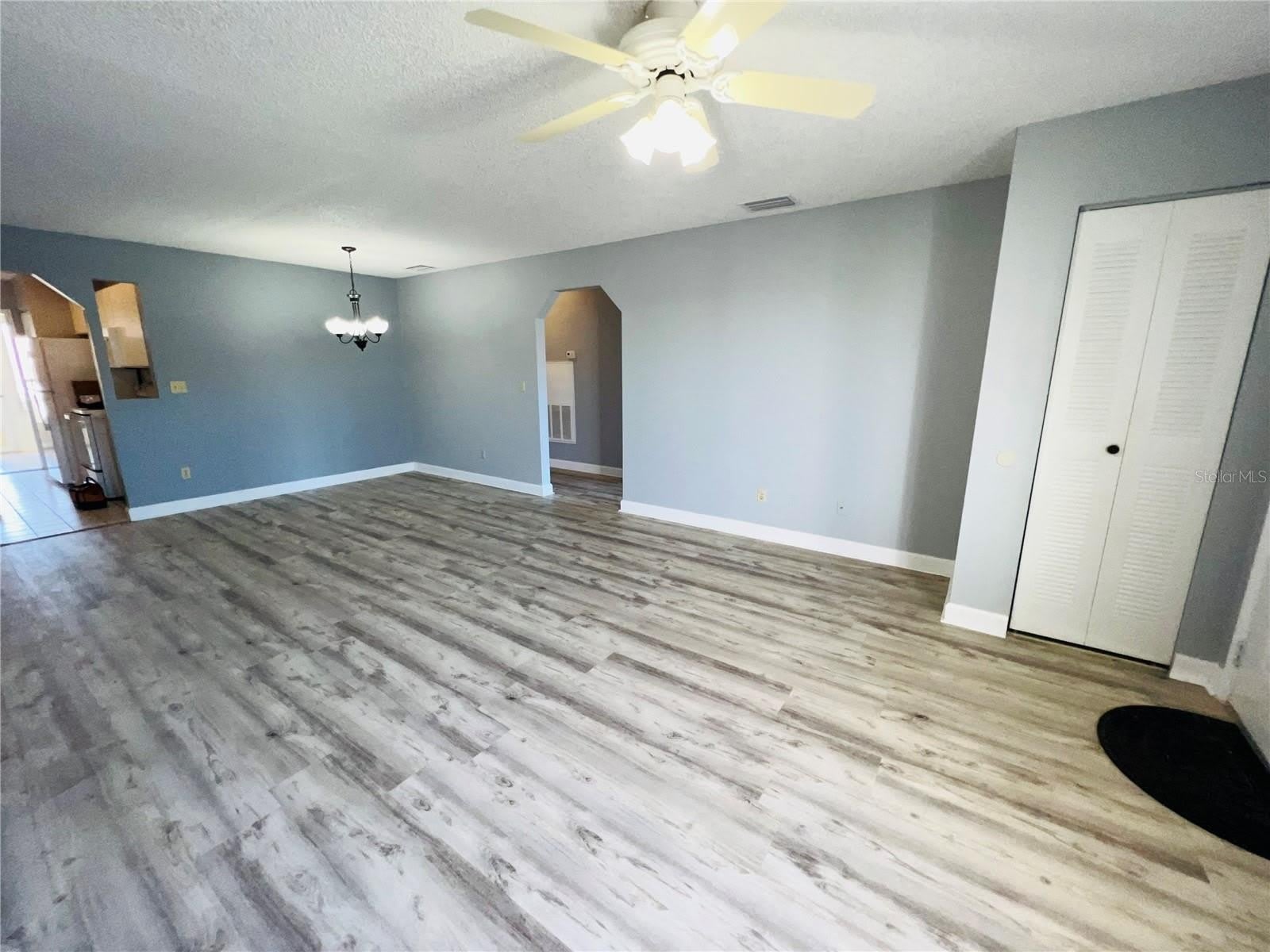 605 RIDGE Terrace – photo 4