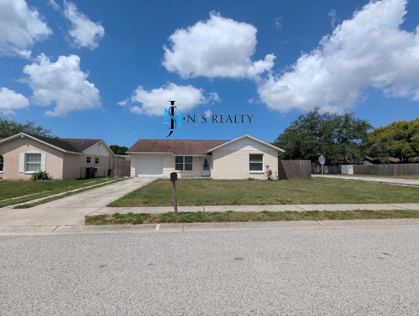 Just Reduced Great Location Charming True 3 2 1 1283Sq Ft Home With Renovated Bathrooms Kitchen Fenced In Yard – photo 1