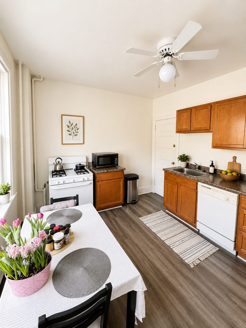 Available NOW! Renovated from top to bottom! – photo 1