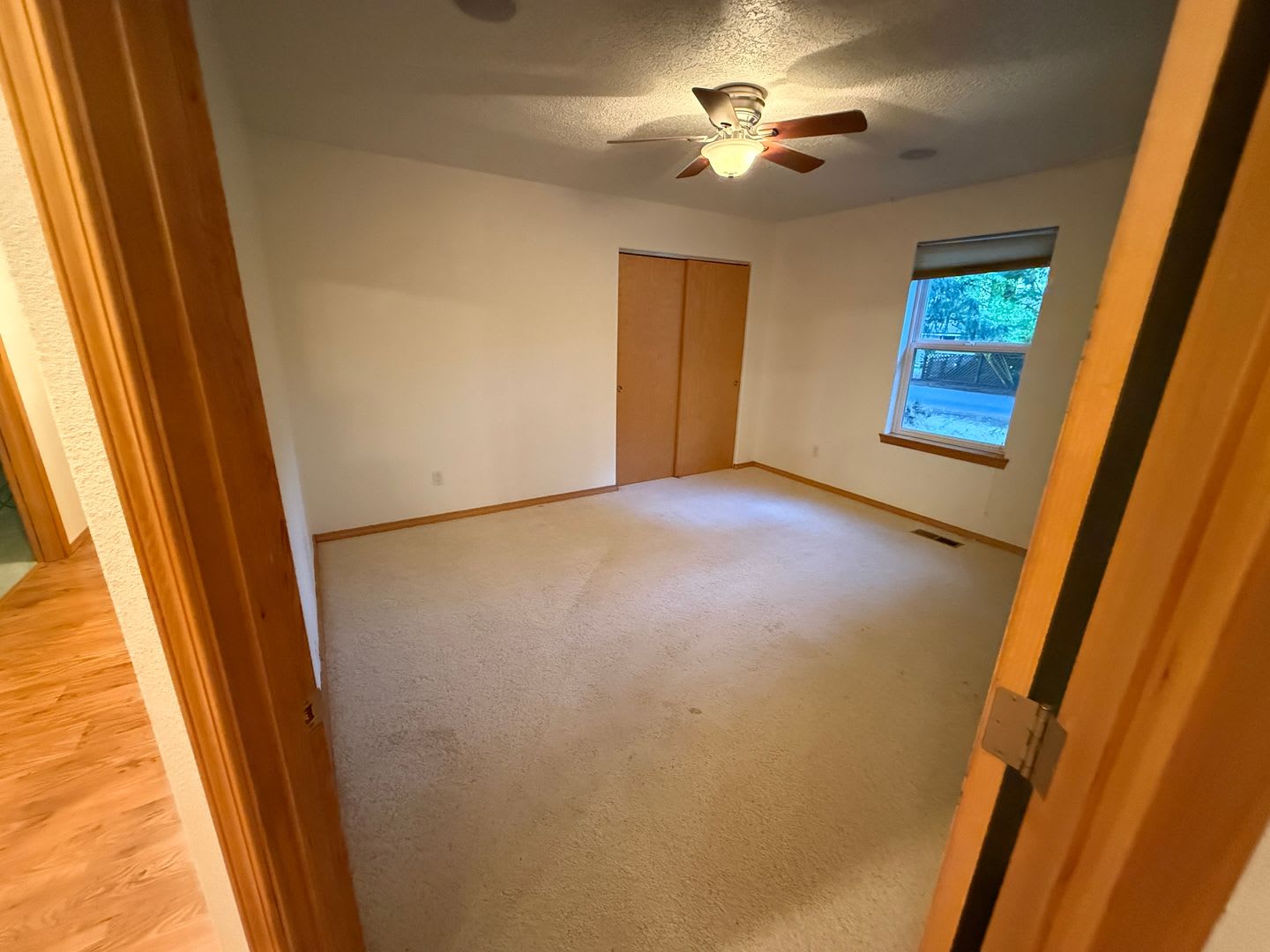 Huge Bedrooms 3 Bed 2 Bath – photo 2